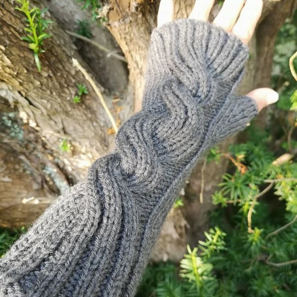 Product of Canada Claire's Outlander Insp.Fingerless Gloves w. Thumb - Picture 6 of 7